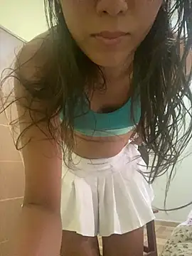 paulinha20230 online show from April 27, 2026, 10:24 am