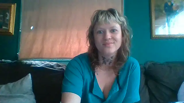 Snapshot of RosieSwitchBitch chatting on June 19, 2026, 10:08 am RosieSwitchBitch online show from June 19, 2026, 10:08 am