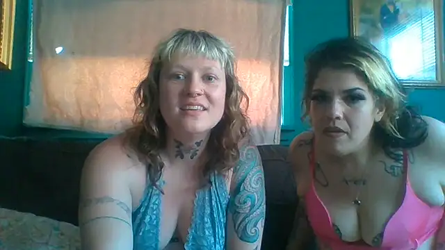 Snapshot of RosieSwitchBitch chatting on June 22, 2026, 9:56 pm RosieSwitchBitch online show from June 22, 2026, 9:56 pm
