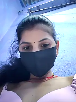 Snapshot of RUHI_1143 chatting on May 3, 2026, 12:33 pm RUHI 1143 online show from May 3, 2026, 12:33 pm
