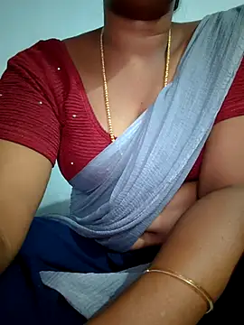 Snapshot of Tamil_Hot_HoneyBee chatting on July 8, 2026, 5:06 pm Tamil Hot HoneyBee online show from July 8, 2026, 5:06 pm
