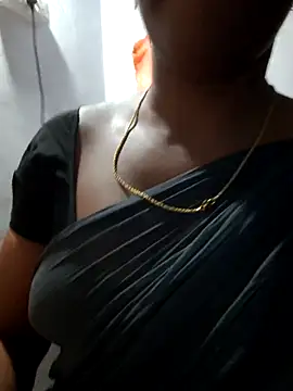 Snapshot of Tamil_Hot_HoneyBee chatting on July 20, 2026, 11:45 am Tamil Hot HoneyBee online show from July 20, 2026, 11:45 am
