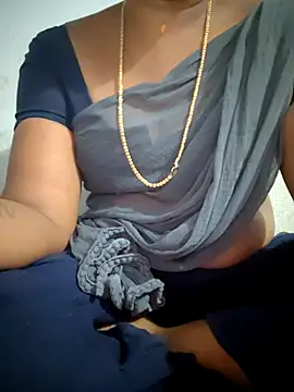 Snapshot of Tamil_Hot_HoneyBee chatting on July 26, 2026, 4:03 pm Tamil Hot HoneyBee online show from July 26, 2026, 4:03 pm
