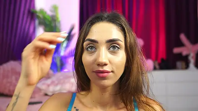 Snapshot of isLucyCherry chatting on June 6, 2026, 4:17 am isLucyCherry online show from June 6, 2026, 4:17 am