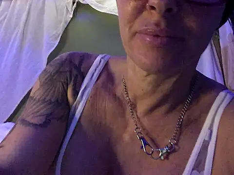 claraxloveuse online show from May 8, 2026, 12:21 pm