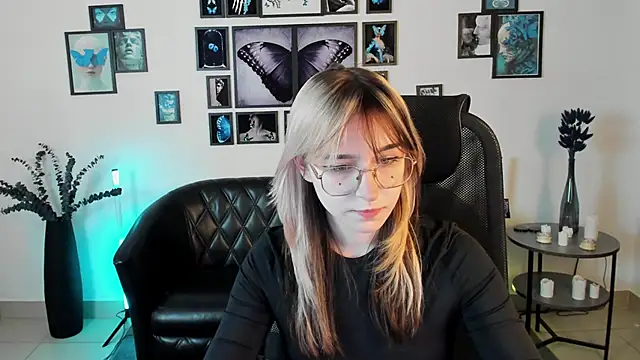 Snapshot of NyxCalderra chatting on May 21, 2026, 10:00 am NyxCalderra online show from May 21, 2026, 10:00 am