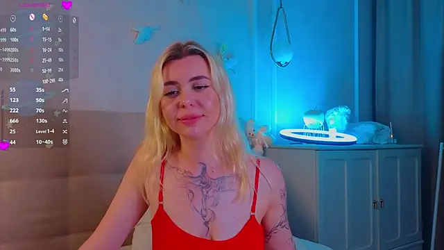 Snapshot of AveriRigby chatting on June 16, 2026, 8:44 pm AveriRigby online show from June 16, 2026, 8:44 pm