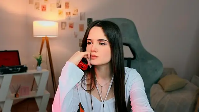 serenenov online show from April 25, 2026, 7:11 pm