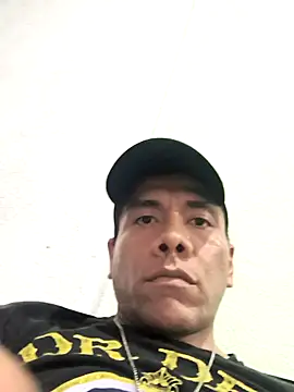 Snapshot of PipeBerea chatting on May 1, 2026, 12:37 am PipeBerea online show from May 1, 2026, 12:37 am