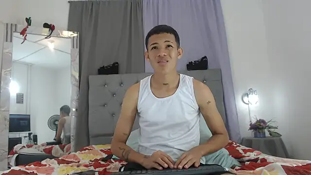 PhillipCox online show from June 11, 2026, 5:05 am