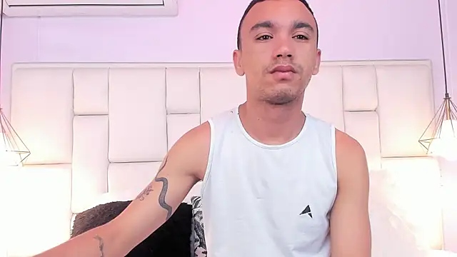 AndresSolorzano1 online show from June 5, 2026, 11:38 am