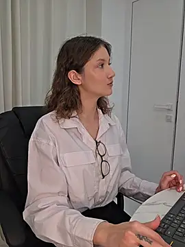 Snapshot of Aria_Alves chatting on July 7, 2026, 4:44 pm Aria Alves online show from July 7, 2026, 4:44 pm