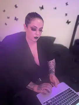 tacyeannxo online show from July 24, 2026, 7:01 pm