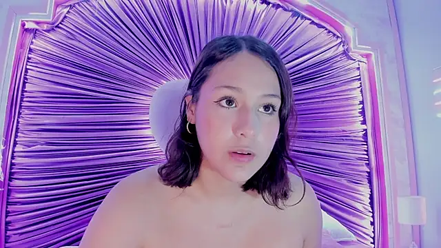 Snapshot of AmelieCooper chatting on June 4, 2026, 7:42 pm AmelieCooper online show from June 4, 2026, 7:42 pm