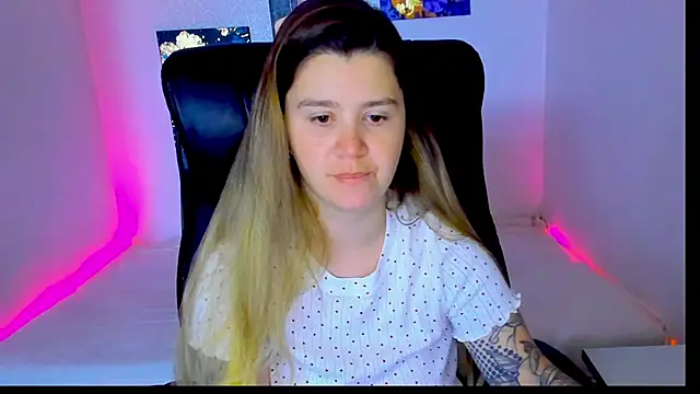 Snapshot of Natali_Secret chatting on June 18, 2026, 9:47 am Natali Secret online show from June 18, 2026, 9:47 am