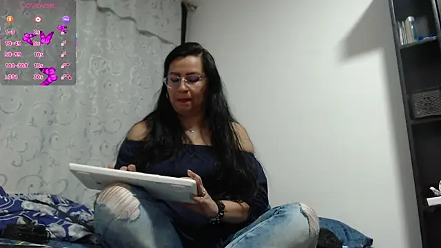 Snapshot of HelenNovoa chatting on June 21, 2026, 3:20 am HelenNovoa online show from June 21, 2026, 3:20 am