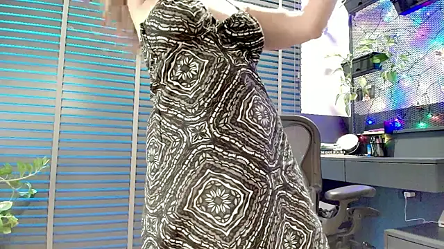 Snapshot of Peachy_ chatting on April 25, 2026, 8:17 am Peachy online show from April 25, 2026, 8:17 am