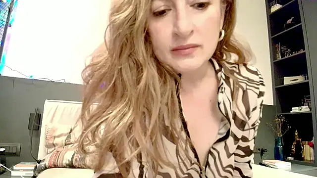 Snapshot of Peachy_ chatting on May 18, 2026, 8:09 am Peachy online show from May 18, 2026, 8:09 am