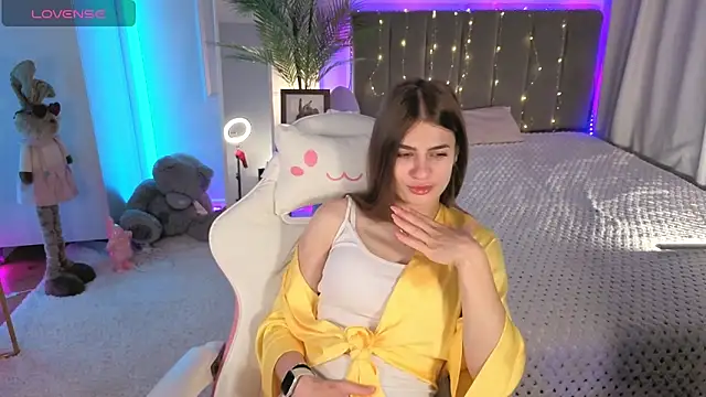 Snapshot of Dayana_Mood chatting on June 2, 2026, 6:37 am Dayana Mood online show from June 2, 2026, 6:37 am