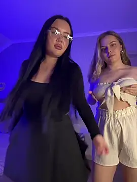 Cherry Pair online show from April 28, 2026, 11:26 am