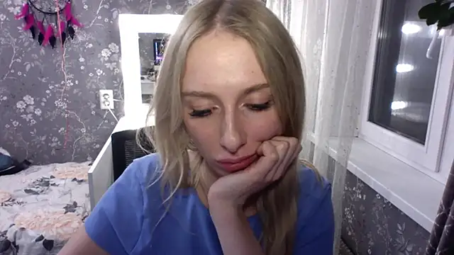AliceTwinkle online show from April 30, 2026, 8:57 pm