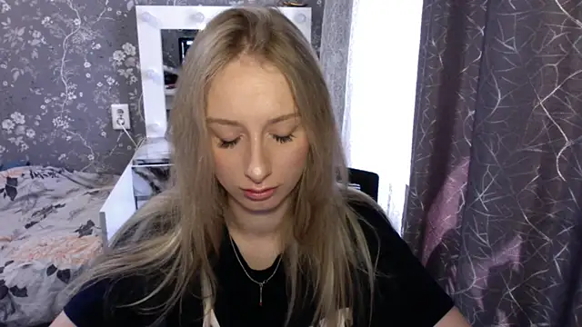 AliceTwinkle online show from May 13, 2026, 9:50 am