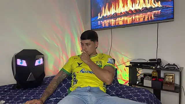 SexxxySquirterStev777 online show from May 12, 2026, 12:35 pm