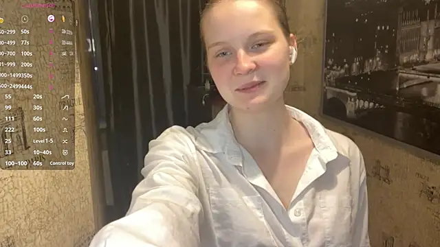 LongChillGerl online show from June 26, 2026, 8:02 pm