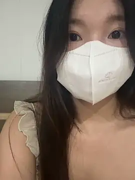 Snapshot of Ni_Tran chatting on May 4, 2026, 2:24 pm Ni Tran online show from May 4, 2026, 2:24 pm
