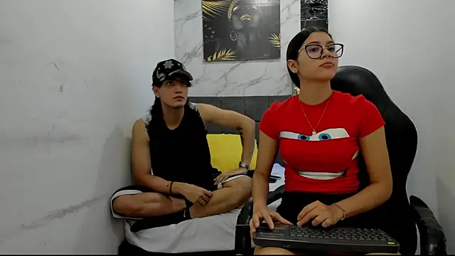 sweetauracouple online show from July 6, 2026, 3:03 am