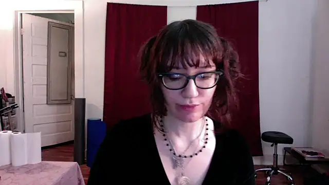 AnnywnBelle online show from May 8, 2026, 10:04 pm