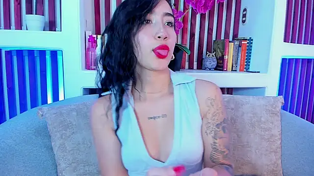 Snapshot of AshleyGross_ chatting on May 21, 2026, 8:05 pm AshleyGross online show from May 21, 2026, 8:05 pm