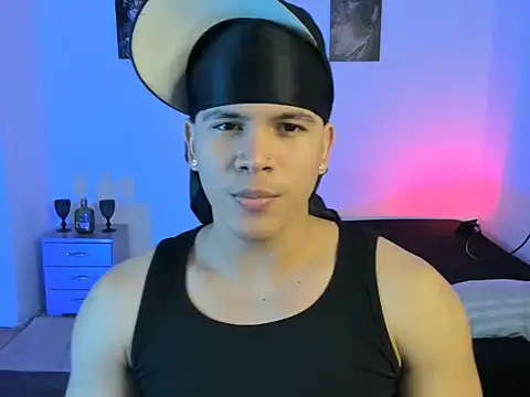 Snapshot of sant_wahlberg chatting on July 5, 2026, 11:01 pm sant wahlberg online show from July 5, 2026, 11:01 pm