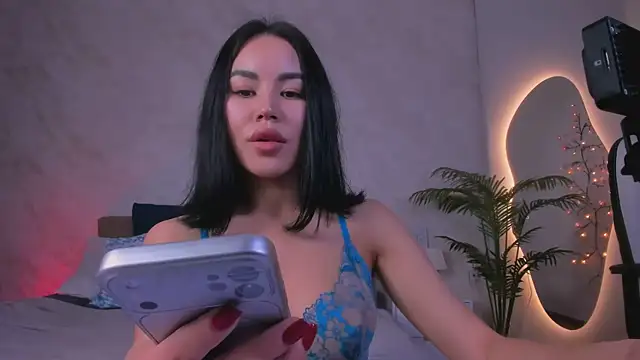 Snapshot of YukiLuna_ chatting on June 5, 2026, 1:17 pm YukiLuna online show from June 5, 2026, 1:17 pm