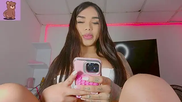 Snapshot of alejadolli chatting on June 13, 2026, 11:35 pm alejadolli online show from June 13, 2026, 11:35 pm