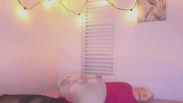 VictoriaaLopez online show from June 23, 2026, 7:01 pm