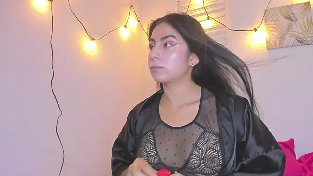VictoriaaLopez online show from June 30, 2026, 7:04 pm