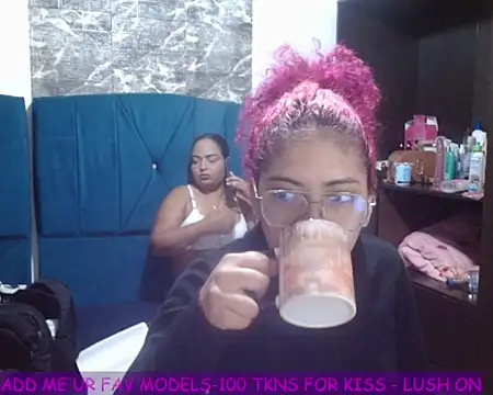 Snapshot of YANELISHOTT chatting on May 25, 2026, 12:55 pm YANELISHOTT online show from May 25, 2026, 12:55 pm