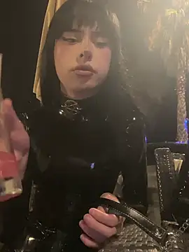 hailiechyll online show from May 29, 2026, 9:35 pm