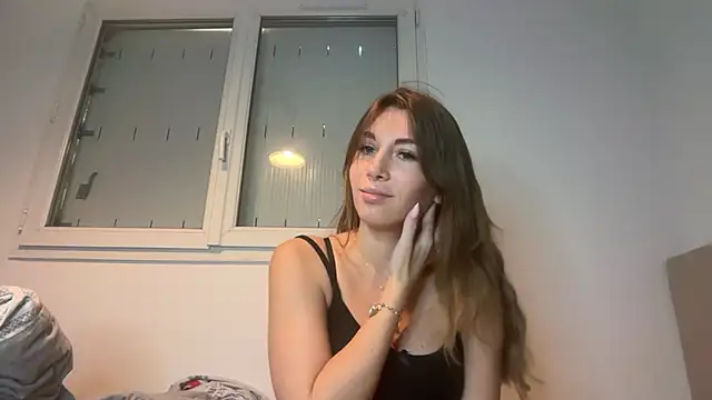 Snapshot of Perrine_off chatting on June 19, 2026, 1:04 pm Perrine off online show from June 19, 2026, 1:04 pm