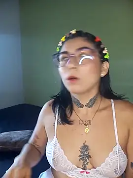 Snapshot of PequenaNena chatting on April 30, 2026, 2:23 pm PequenaNena online show from April 30, 2026, 2:23 pm