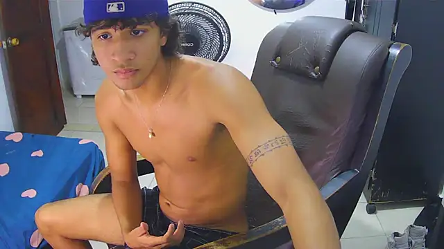 Snapshot of Hansel_take chatting on July 22, 2026, 9:06 pm Hansel take online show from July 22, 2026, 9:06 pm