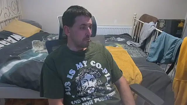 Snapshot of Tracky_66 chatting on April 29, 2026, 11:00 pm Tracky 66 online show from April 29, 2026, 11:00 pm