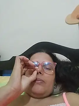 Snapshot of Bella_Morena27 chatting on May 26, 2026, 5:36 am Bella Morena27 online show from May 26, 2026, 5:36 am