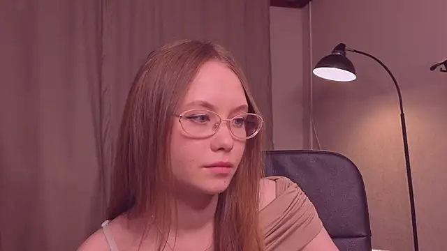 Snapshot of FloraLarsson chatting on May 11, 2026, 2:45 pm FloraLarsson online show from May 11, 2026, 2:45 pm