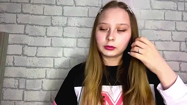 MertieVandusen online show from April 30, 2026, 4:24 pm