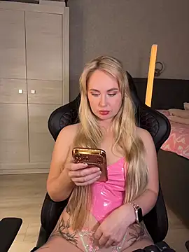 Snapshot of Kitty-Kelsi chatting on June 12, 2026, 9:19 am Kitty-Kelsi online show from June 12, 2026, 9:19 am