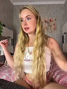 Kitty-Kelsi online show from June 26, 2026, 8:19 am