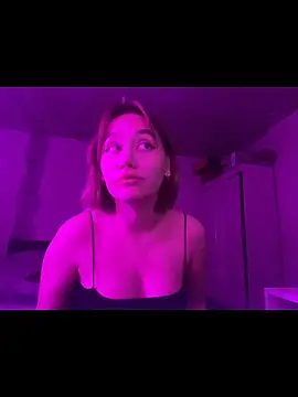 Snapshot of SuzieAllen chatting on May 5, 2026, 5:21 pm SuzieAllen online show from May 5, 2026, 5:21 pm