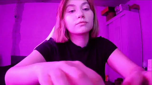 Snapshot of SuzieAllen chatting on May 12, 2026, 5:32 pm SuzieAllen online show from May 12, 2026, 5:32 pm